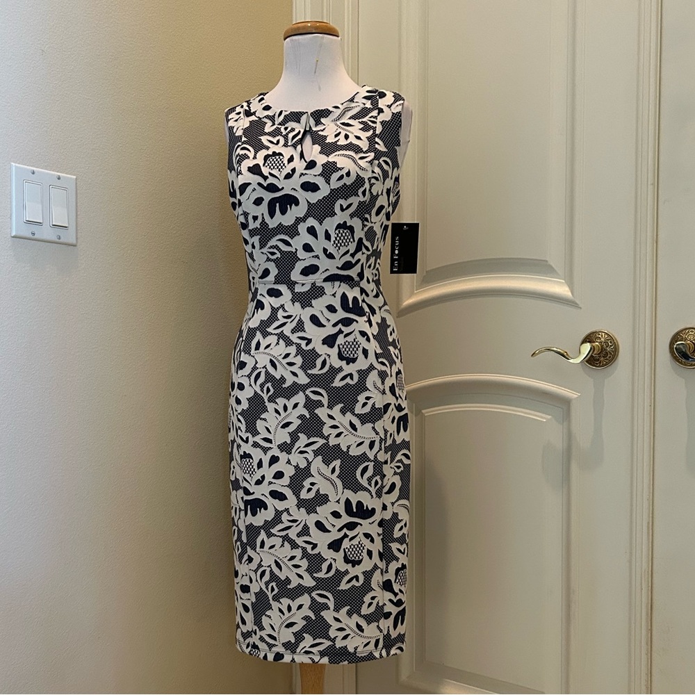 NWT EnFocus navy blue and white knit sheath style dress with metal bar neckline